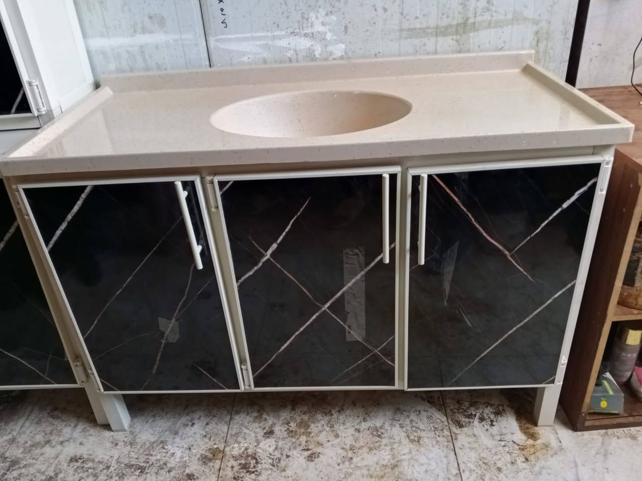 السلام عليكم
كاونتر المنيوم سنك متر و٢٠ سم
القطعتين متر ونص
السعر ٣٠٠
المكان الكريعات مقابل مطعم البلام العائلي
موبايل ***********
لانرد على التعليقات فقط الاتصال
