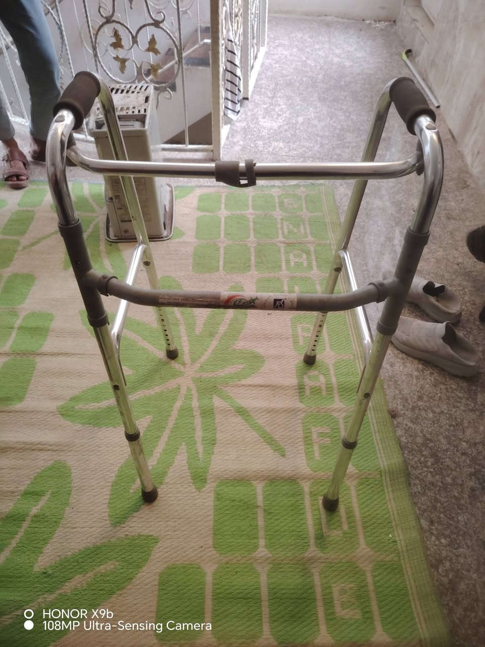 للبيع سفاري جديد شغال سعر 25
عكازه سعر 25
مكان كربلاء 
رقم ***********
