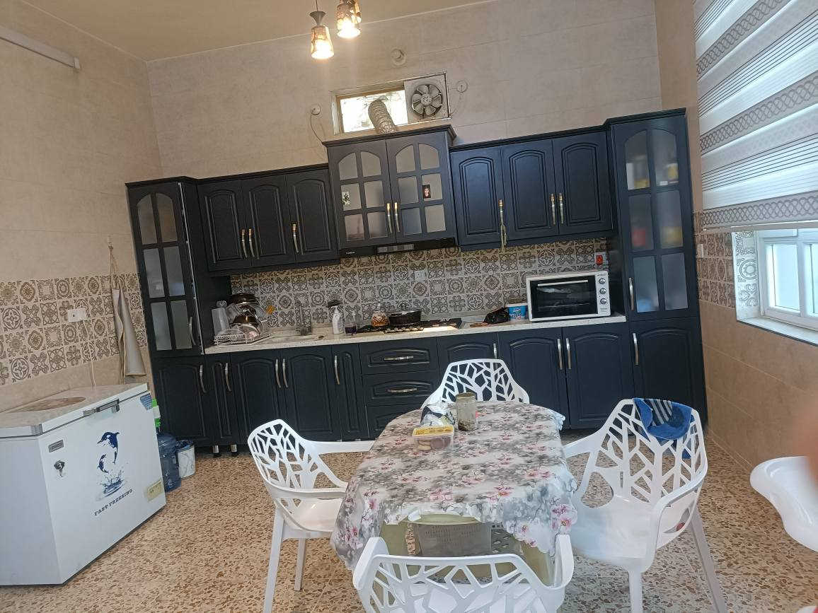 ربع دونم للبيع المساحة.625 متر  12,5*50 مقابل الجزيرة السياحية يقع على شارعين يحتوي على دار بمساحة 230 مع حديقة امامية و حديقة خلفية  وكراج يتسع 3سيارات و الدار مكون من  3 غرفة نوم مع حمام عدد2 مع صالة ومطبخ واستقبال 
           للاستفسار الاتصال بالرقم/ *********** بغداد, العراق
