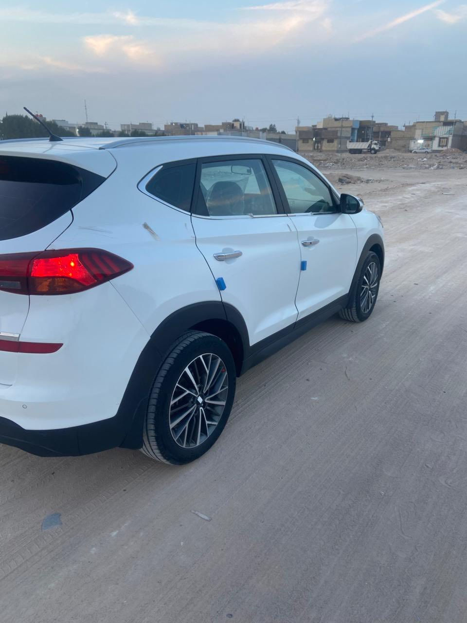 سلام عليكم  للبيع توسان 2020  خليجي الكاصد  مكفوله من الصبغ ول فتح بيها بارد قليل 
لايت خمس عدسات دوار 
نضام ترحيب 
كشنات كهرباء جلد 
كامره اماميه كامره خلفيه 
شاشه جبيره 
ماشيه 85الف
شاحن لاسلكي بعد هواي مواصفات  
سنويه ل2030
السعر 210وبيها مجال
عنواني نجف
غير متواجد على الفيس
***********
