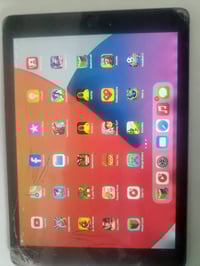 آيباد اير ٢ • ١٢٨ • شاشة مكسورة