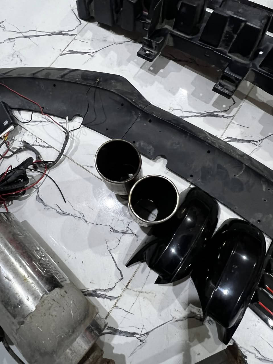 غراض جارجر2017 للبيع قيم وخذ ***********
دبات صوت 3.6 ريمونت مع نيكل كزوز

بنله. جارجر 

لحية جارجر 

مري داخلي 

اضافه جناح

غلاف مرايه جانبية 

مثلث جامه خلفية 

تحكم تبريد
