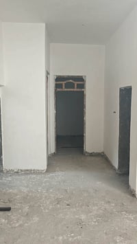 خلفه الباخ وبياض وصطار جص متفرق الي عنده شغل يخابرني ويدلل ٠٧٨٢٦١٤٥٨٩٢