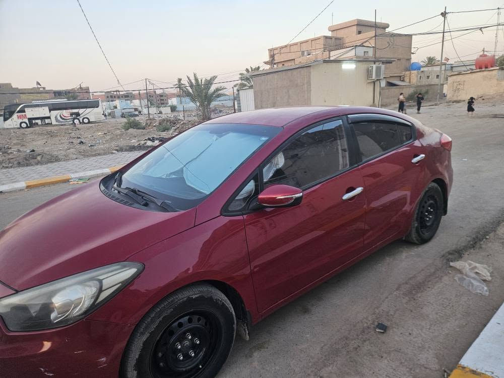 **سيراتو ٢٠١٦ خليجي تحكم ستيرن جهتين ومثبت سرعه رقم اربيل بأسمي وكاله او مداور 

رقم مبايل 
***********

*بيها قطعه وحده جاملغ خلفي جهة السايق صبغ فقط  وبيها ملاحضات

*مكينه ١٦٠٠دوش  

*تايرات ٧٠%

*حداديه ٧٠%

*كير ومكينه حلوات ما بيههن كل مشكله وبلاديات
  
*تبريد ثلج هستوني مسوي 

*السياره ما ناقصها شي تحتاج ادامه فقط  السعر ١١٥ وبيها مجال ديوانية, القادسية
