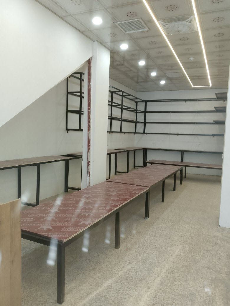 حدادة عامة جزء من شغلي كافة اعمال حديد بوب شبابك سندويش سقايف كي اسبان 
***********
