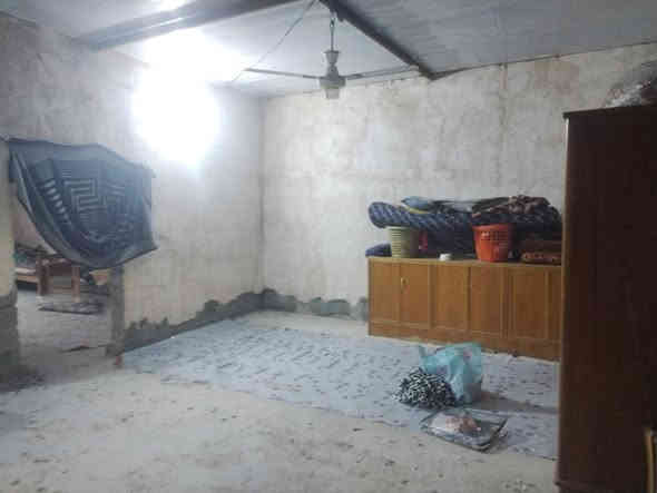 للبيع بيت زراعي سند ٣٥على شارع 40  مباشرتا مقابيل قاعة الحسين والعباس قرب بنات الحسن مساحة 250م واجهة10م نزال24 البيت مسجل بالبلدية وبي وصل من البلديه  السعر 32وبي مجال 
للتواصل. *********** المحمودية حي العسكري
