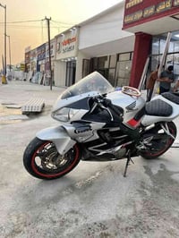 هوندا F4i  حجم المحرك 600cc  موديل 2004  كفاله كفاله سبانه ممدوده عليه...