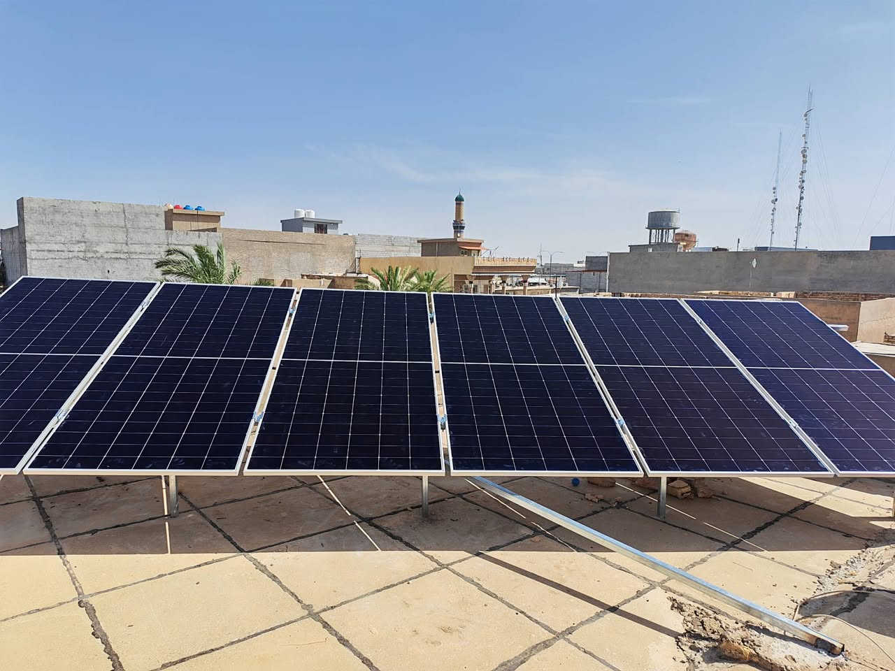 🔵 تاريخ اليوم 18/5/2026 🔵 
🔆 تنصيب منظومة طاقة شمسية 🔆
 تم بفضل الله تجهيز منظومة طاقه شمسية لمنزل الذي تجهز المنظومة  15 أمبير نهاراً بالاضافة الى 15  أمبير ليلاً 
مكونات المنظومة

🔵 إلواح لونجي  645 (LONGi Hi-MO X10) مقاومة التظليل أداء أفضل في الظروف الجوية المتقلبة والتظليل الجزئي  
🔵 جهاز انفيرتر  نوع Deye  حجم 6kw (25 امبير) 

🔵 بطاريات خلايا ليثيوم نوع (Deye)   حجم 16kw   

مكتب مسلم للطاقة الشمسية 
.................................................................... 
ملاحظة مهمة جدا: المتابعة مع صاحب المنظومة في اي وقت في حال حدوث أي خلل 
.............................................................................
للاستفسار الاتصال او مراسلة الأرقام التالية  أو مراسلة البيج عن طريق الماسنجر :
#muslim_sakban 
***********
***********
#ديالى_بلدروز_امام_عسكر 
#الطاقة_الشمسية_مستقبل_العراق
