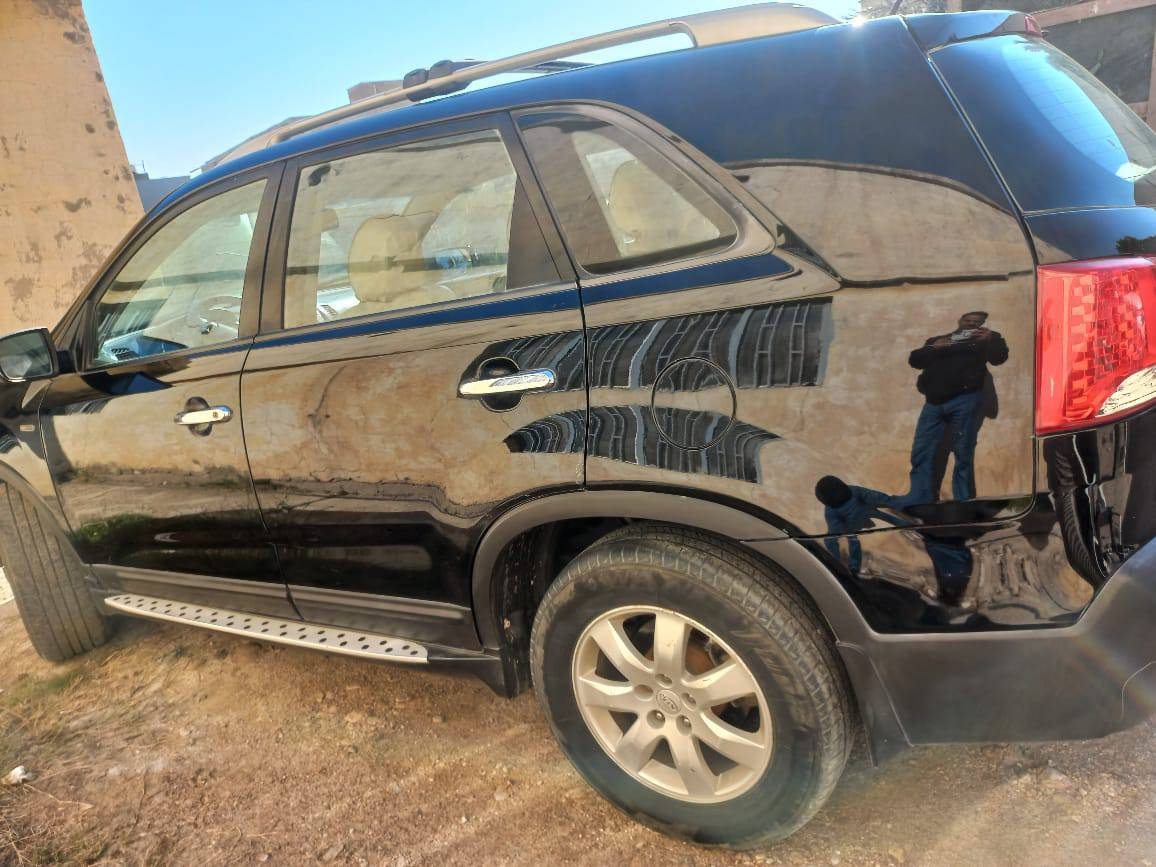 سورنتو ٢٠١١  وارد امريكي رقم ديالى باسمنه محرك ٤ سلندر جديد بدون صبغ بيها بارد بالجمرلغ الامام والخلفي عارضها ب ١٢٧ وبيها مجال قليل عنواني ديالى بلدروز ***********
