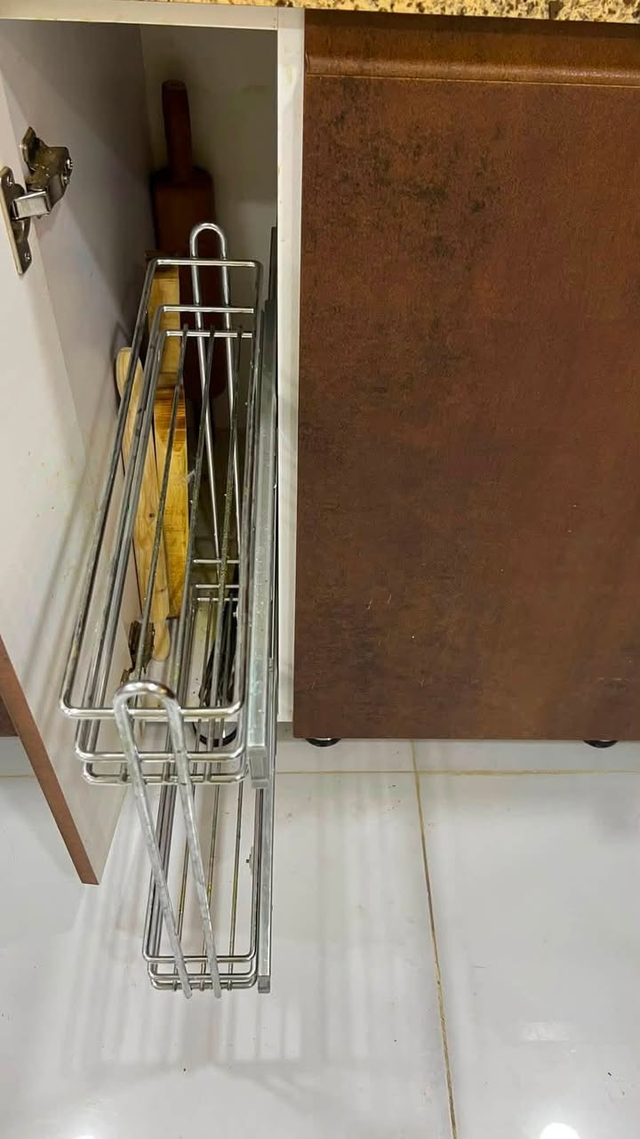 سلام عليكم عندي هذا المطبخ للبيع
خشب كامل من الداخل والخارج وسنك ستانلس ستيل 
وطباخ وساحبة وفرن  
نظيف استخدام 6اشهر فقط لا يوجد عيوب


**إذا كنت صاحب هذا الإعلان وتريد حذفه لأي سبب، رجاءا أرسل رسالة إلى الدعم الفني**
