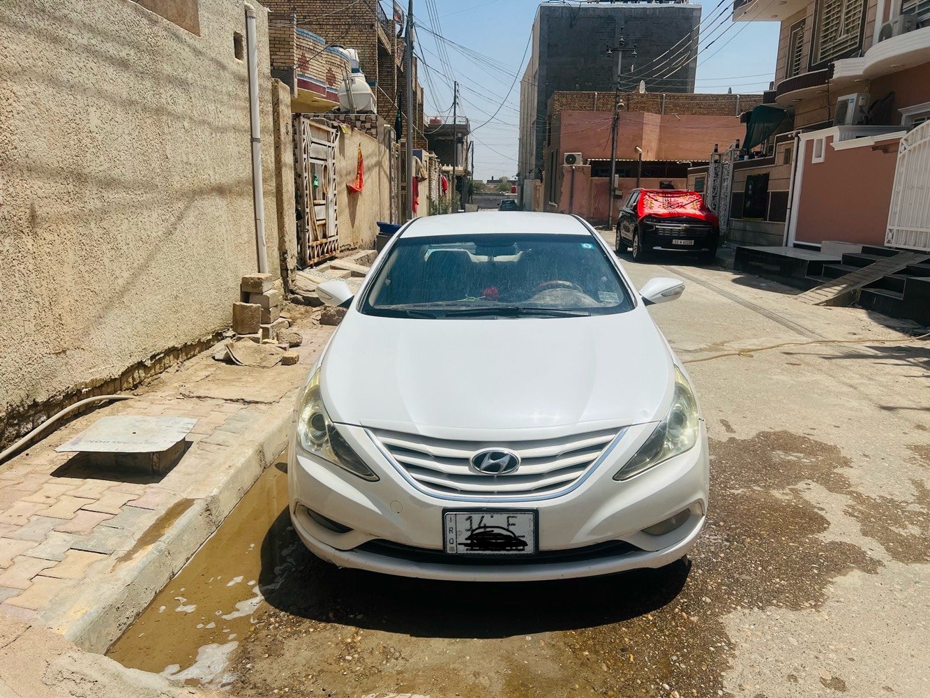 سوناتا 2011 خليجي مكينة 2400 دوش 
الباب الخلفي جهة العبري بيه بارد  والجاملغ الخلفي خلف السائق مصبوغ مع وجود صبغ ربع في خلفية القمارة 
السعر 105 وبيها مجال