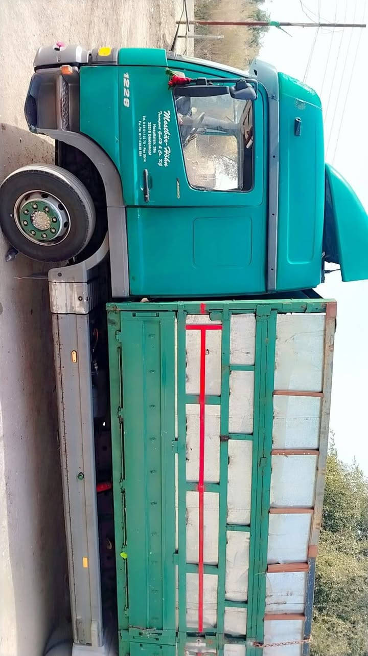 سلام عليكم ورحمة الله وبركاته مرخص الادمن عندي اتيكو 2005 مكينة 6
كير عادي فقسة
رقم صلاح الدين 
بسمي سنوية الى 2027
تخم تاير السياة خير من الله الشاصي مكفول عام العنوان بغداد ابو غريب ***********مكلف بل النشر السعر 210وبيه مجال
