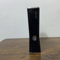 للبيع   1 النوع :جهاز اكس بوكس 360 أسود  2 الملحقات : 3 يدات نظافتهن 8...