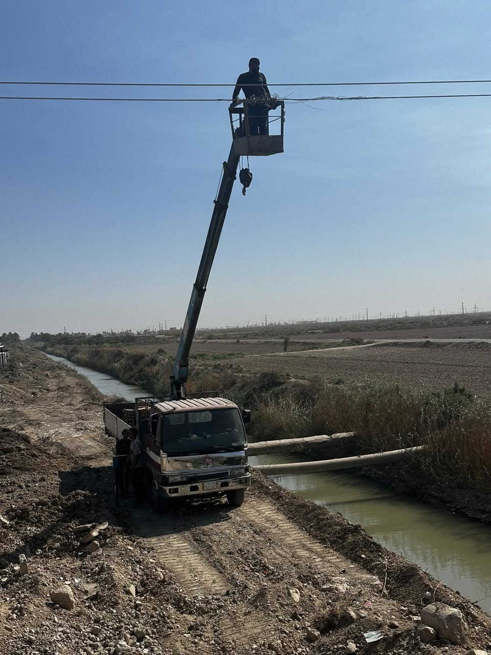 كرين هينو طيره للبيع المحرك ٧٠ عادي  بل سنويه حمل الاستفسار *********** او ***********
