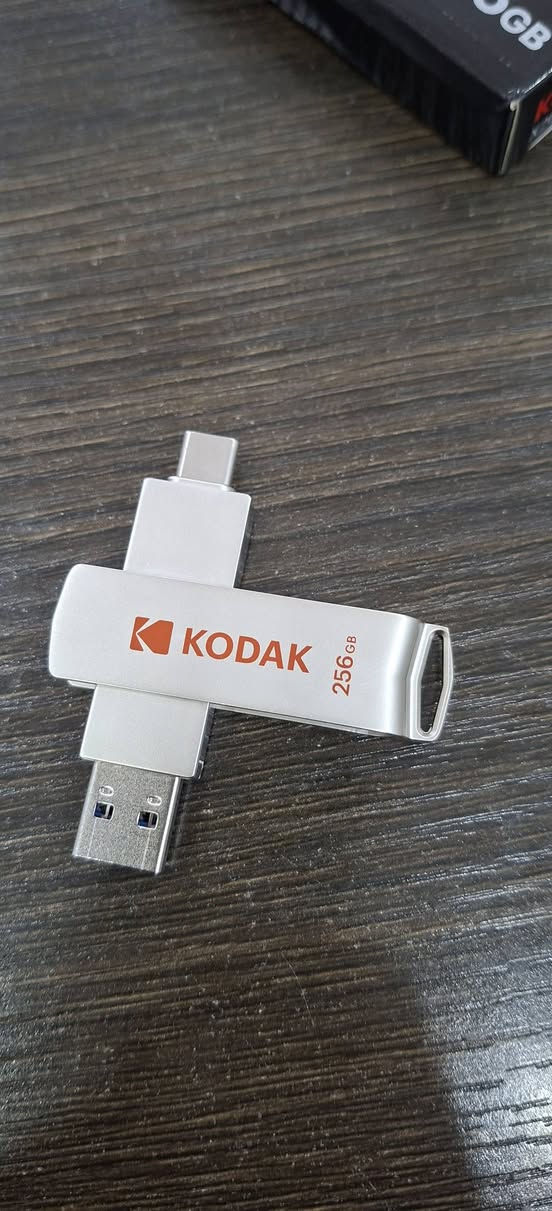هارد SSD محمول كوداك (Kodak X203) سعة 256GB - سرعة فائقة
الوصف: يعادل فلاش عادي 25 مره

للبيع هارد 🛑SSD🛑 وليسه فلاش عادي محمول أصلي من شركة كوداك، يتميز بالسرعة العالية جداً في نقل الملفات (أسرع بمرات من الفلاشة العادية).

🛑يربط على pc كنه ssd وتستطيع تحميل الالعاب عليه🛑

​المساحة: 256 جيجابايت. 

​المميزات: يحتوي على منفذين (USB و Type-C) يشتغل على الموبايل والكمبيوتر مباشرة.

​الحالة: [🛑جديد غيرمستعمل🛑].

​السعر: [40].

عنون نجف الاشرف 

يوجد توصيل لكل العراق


**إذا كنت صاحب هذا الإعلان وتريد حذفه لأي سبب، رجاءا أرسل رسالة إلى الدعم الفني**