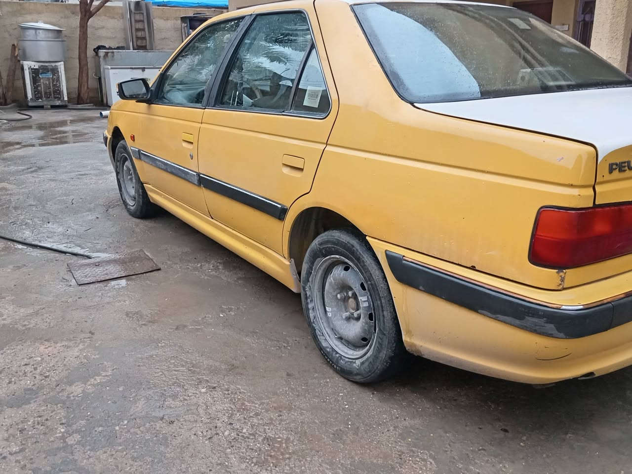 بيجو بارص 2013  رقم بغداد  سنويه مجدده 29 هيهه مصفره رقم انكليزي   مكينه كير   أو تبريد  نضيفات    مكفوله من تبديل او صبغ   لسعر  32 ورقه  مكان بغداد العبيدي لاستفسار ***********
