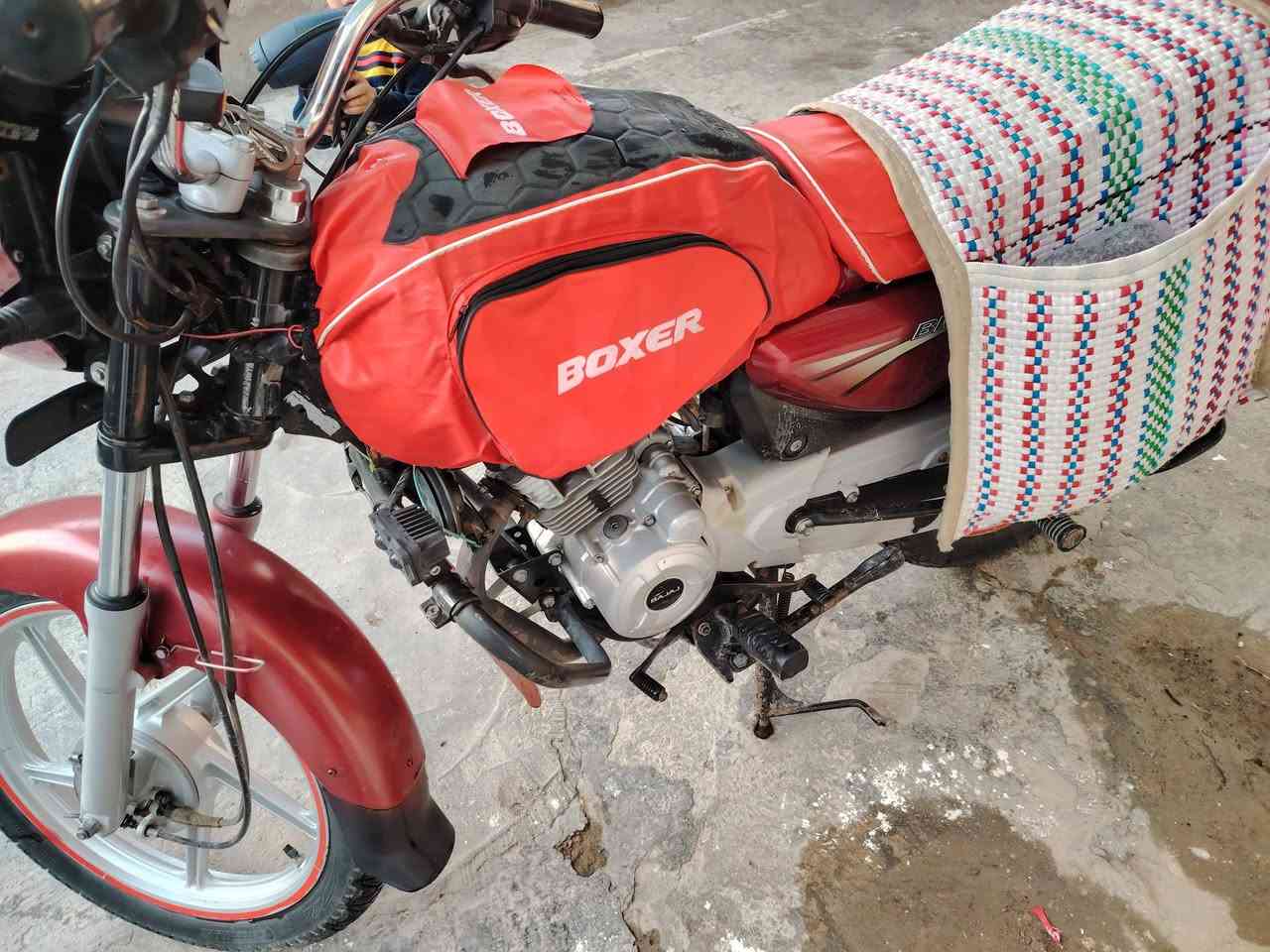 سلام عليكم موطور بوكسر للبيع فول نضافه باتري جديد تخم تايرات جديد شرط الترقيم المكان ديالئ الخالص. فلكه مصطفئ جواد السعر مليون وبي مجال لاستفسار الاتصال عل رقم ***********.  ***********
