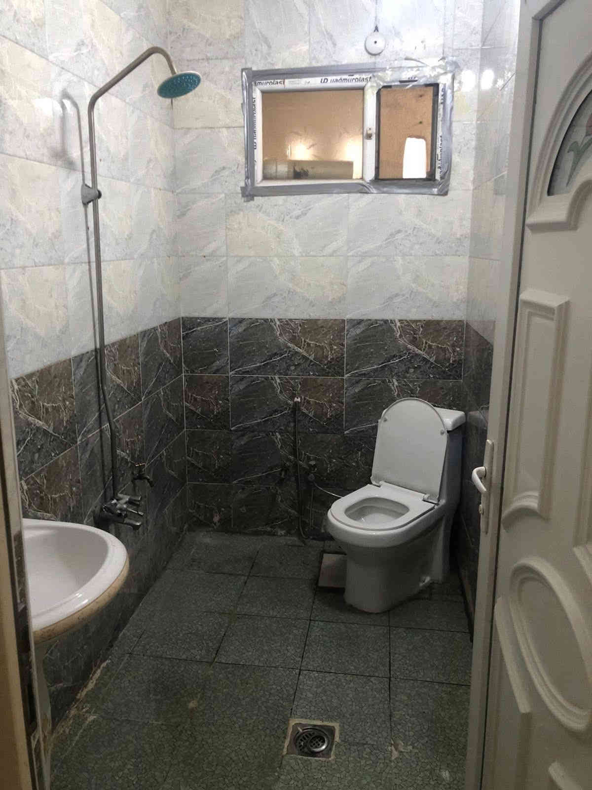 #للايجار في السيديه
🌐مشتمل طابق اول فوك الارضي مساحا 150م  نضيف جدا معزول عزل تام 
💠غرفتين نوم 
💠صاله
💠مطبخ 

💠وخدمات صحيه

📍موقع مميز جداً قرب مجمع السفير

⚜️للاستفسار ولتواصل***********
