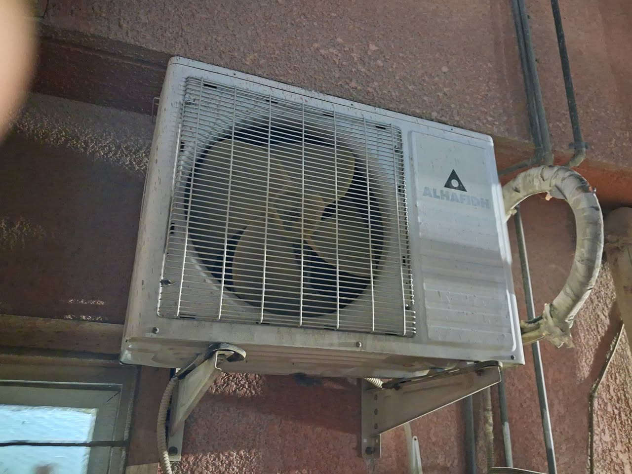 سبلت ال ج الحافظ الباب الاول شغال تدفئة تبريد 2  طن مكان بغداد رسالة اولى هاتف واتساب***********
