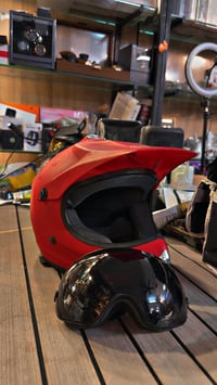 شباب خوذ اصليه القطعه ٦٠ الف والتوصيل مجاني للتواصل 07714668680