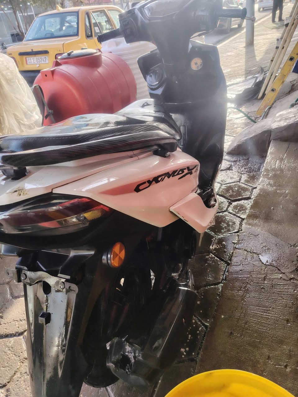 سكنس صيني محرك ياباني دراجه جديده للبيع للبيع كلشي بيها شغال ماعيزه اي شي السعر 550 الف (***********) العنوان النجف حي السلام قرب ابو الدجاج
