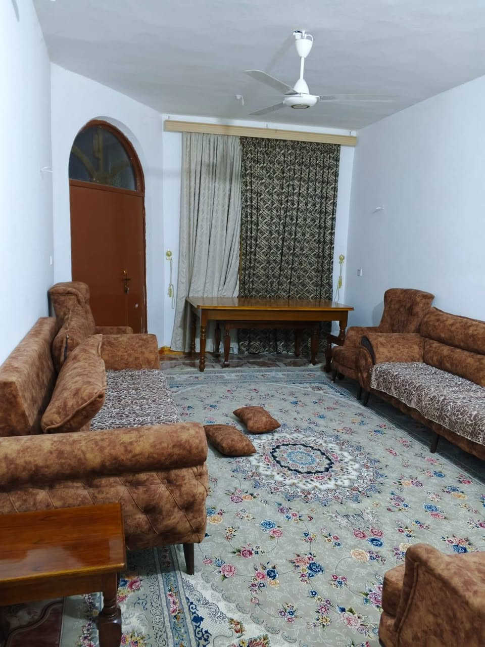 دار 150م للبيع طابقين بناء طابوق طابو ملك صرف تحويل مباشر كراج استقبال وصاله ومطبخ وغرفة نوم وصحيات داخليه وخارجية الطابق الثاني غرفتين نوم ومطبخ وصحيات وبيتونه كامل الخدمات بعقوبه خلف مدرسه الأمين السعر 190مليون وبي مجال للشراي تفاصيل اكثر داخل الفيديو للاستفسار خاص او ***********
