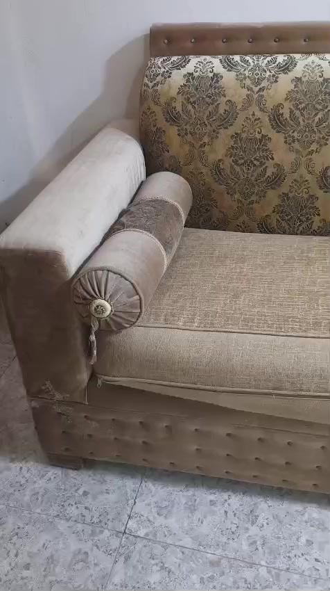 تخم ونص 16 نفر ديوان خليجي يتكون من 6 قطع 3 قطع ثلاثيه ووحدة اربع نفرات ووحدة نفرين وقطعة زاوية اي ضرر مابيه كلش نظيف مثل ما واضح بالصور السعر 450 وبي مجال العنوان ناصرية


**إذا كنت صاحب هذا الإعلان وتريد حذفه لأي سبب، رجاءا أرسل رسالة إلى الدعم الفني**