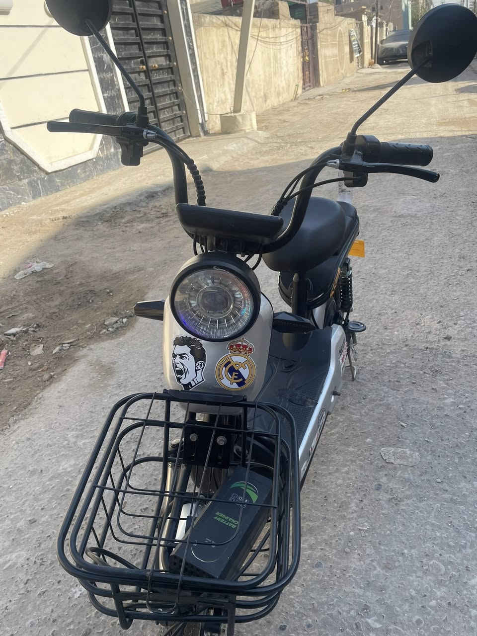 السلام عليكم.
دراجه شحن حجم 14

دراجه نضيفه

بطاريات جدد

دبل مفتاح

دبل بصمه

كهربائيات كله شغاله

كشنات نضيفه سله جديده

مرايات

كامله كل نقص مابيهه .

225

مكاني الامين الثانيه

***********
