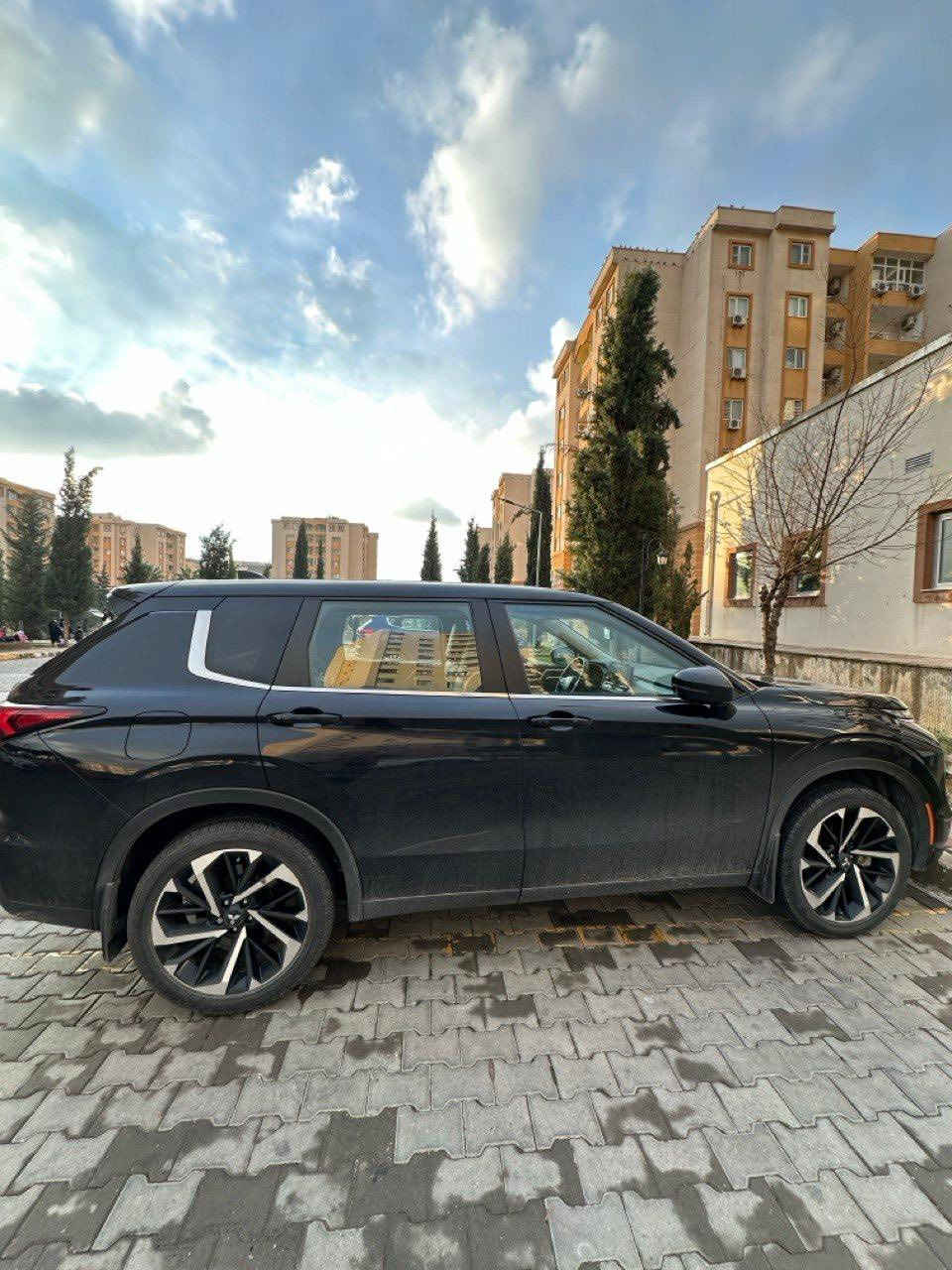 Outlander SE 2023
دعامي امامي دعم بسيط بدون صبغ 
ماشية ٢٩ الف(كيلو)

مرقم رقم اربيل و السنوية باسمي 

فول مواصفات امريكي (خمس كاميرات+دبل اكسن+اوتوهولد+كوشن هيتر+شاشة كبيرة+ ثلاث مقاعد ٧ راكب+سندوق شفت+رادارت امامى خلفى جانبى+جى بى ايس+خمس مود+كاربلاى وايرليس)بس بدون فتحة(سلايد).

سعر ٢٢٥$ ورقة و بيها مجال
المكان (دهوك)
التواصل عن طريق الخاص (ماسنجر)


**إذا كنت صاحب هذا الإعلان وتريد حذفه لأي سبب، رجاءا أرسل رسالة إلى الدعم الفني**