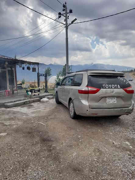 لل بيع تيوتا سينا موديل ١٧ فول فول قطعتين سبغ جاملغ ورا باب خلفي سعره ١٤٥ رقم تلفون *********** ***********
