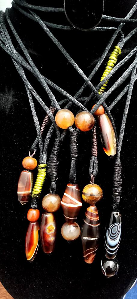 قلائد جزع طبيعي ٧ قطع سعر المجموعة ٥٠ ألف دينار مع التوصيل....يوجد بيع مفرد.... تواصل خاص واتساب ***********
