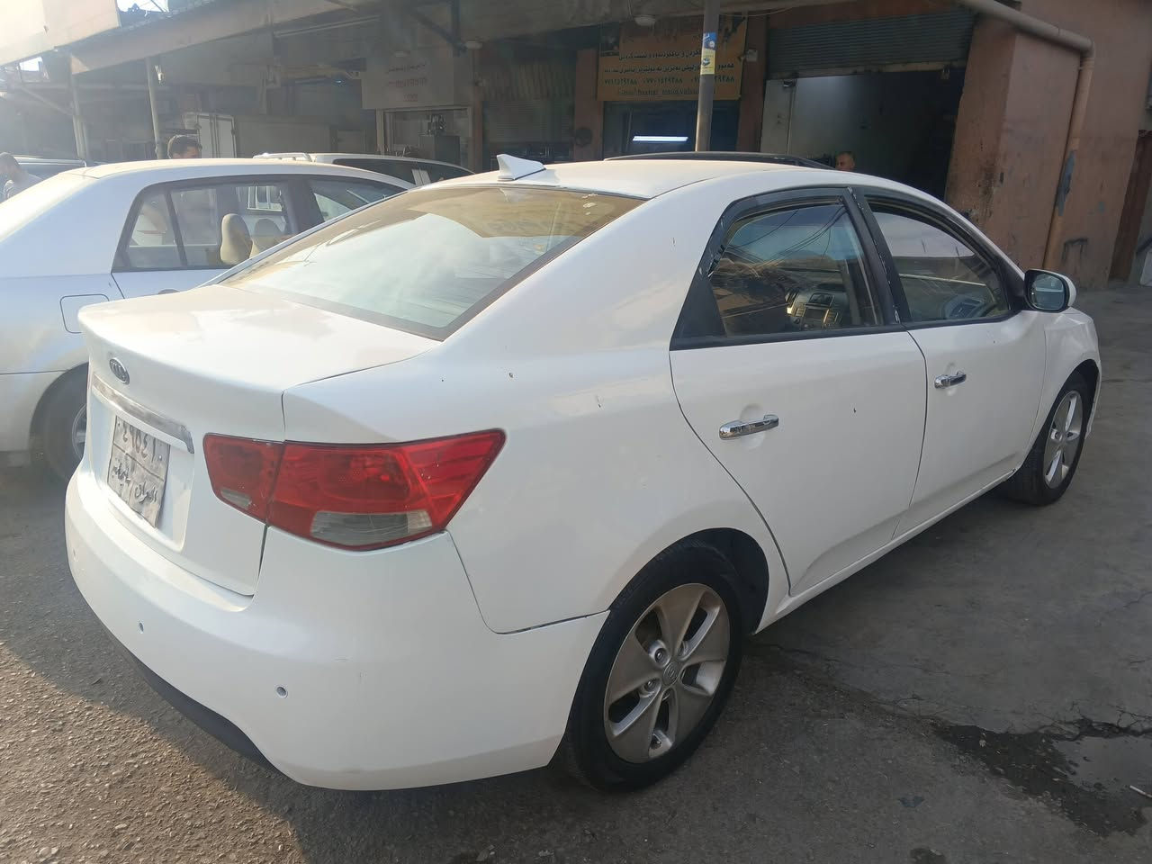 السلام عليكم للبيع كيا سيراتو موديل 12 فول مواصفات رقم سليمانيه تحويل أو وكاله صبغ  عام مكان سياره سليمانيه أعتذر عن الخاص السعر 75 وبيها مجال لشراي يتصل ***********
