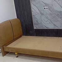 جرباية خشب نفر واحد نضيفة للبيع  الدورة / حي الميكانيك ٠٧٧١٤٥٥٠١٩٨ متو...