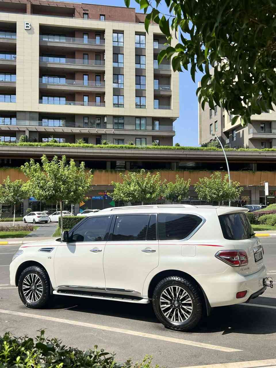 Nissan patrol 2014 SE
نيسان باترول ٢٠١٤ 
مه كينه مه رخوب بجوك se
مواسه فات
سلايت
كوشن جلد
كوشن كاره با
شه خال
كاميرا
سه لاجه
سنوق شه فت
حاسه
كتابي جام ره ش كردني له گه له تا٢٠/٤/٢٠٢٧
گيرو مه كينه ي به شه رت نه كراوه ته وه
به ناوي خومه وه يه
هه مو كياني له سه ر ده قي شه ريكه ماوه
ده عمى بو ده عمى به شه رت
شوين سليماني
*********** what’s app viber
