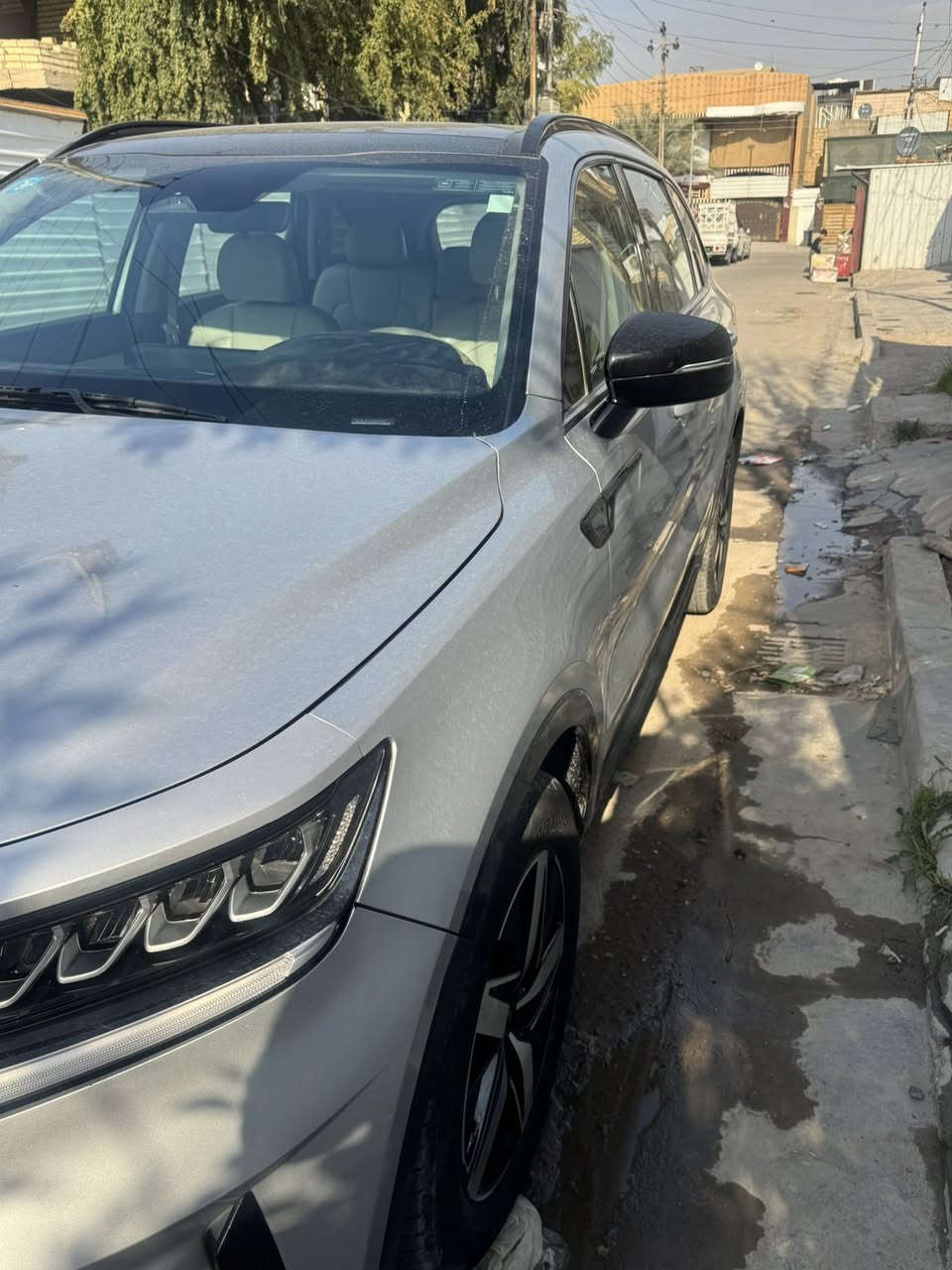 السلام عليكم 
سورنتو ٢٠٢٢ امريكي 
مكينة ٤ سلندر ٢٥٠٠ 
فول مواصفات للاخير واحد على واحد
حادثها بنيد مصبوغ بدون دواخل بدون لغد وشواصي 
بيها سونار 
كير ومحرك كفالة عامة
ماشية ٤٨ الف 
السعر ٢٣ الف دولار 
مكان السيارة بغداد الكرخ
هاتف ‭٠٧٧٠ ٢٥٤ ٦٧٥١‬
غير متواجد على الفيس
