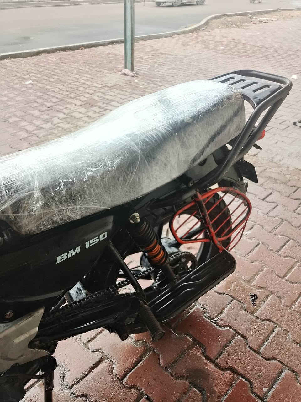 السلام عليكم دراجه بوكسر كلاسك 2022مرقم بغداد دراجه مجفته خير من الله كدام العين يحتاجلهه ترتيب قليل سعرهه 1750  مليون وسبعمائة وخمسون مكاني بغداد حي الجامعه الاستفسار ***********
