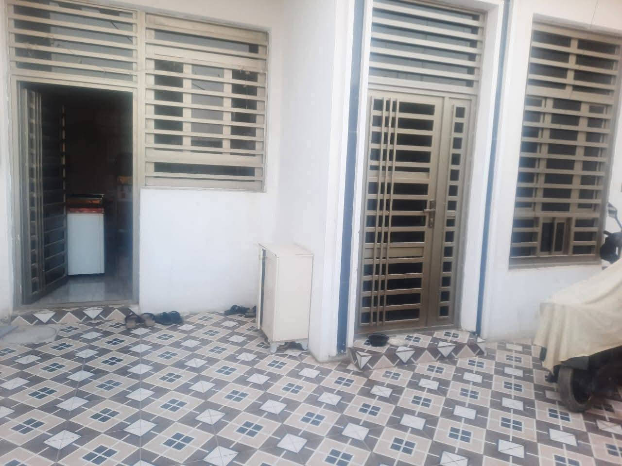 🌹(على بركة الله )🌹

مشتمل للبيع الفلوجة حي الشهداء الامين

 خلف جامع السلام وقرب المنتدى الثقافي ودائرة الكهرباء 

مساحة(125 متر) وجه 6.25 /نزال 20/م

شارع 10 على مدراس وساحة خضراء

طابو صرف سند

 بناء طابوق سنة البناء (2024)
أرضية بورسلين 
سطح شتاكير 
تئسيس الكهرباء بوري ➕تئسيس السبالت نظام بوري

1️⃣الطابق الاول يحتوي على 
غرفة نوم وصالة ومطبخ واستقبال صحيات داخلية ومنور
صحيات خارجية و كراج

2️⃣الطابق الثاني يحتوي على

غرفتين نوم وصالة وصحيات

💵💵💰السعر 118💵💵💰
للإستفسار الاتصال على الارقام
***********
*********** واتساب
