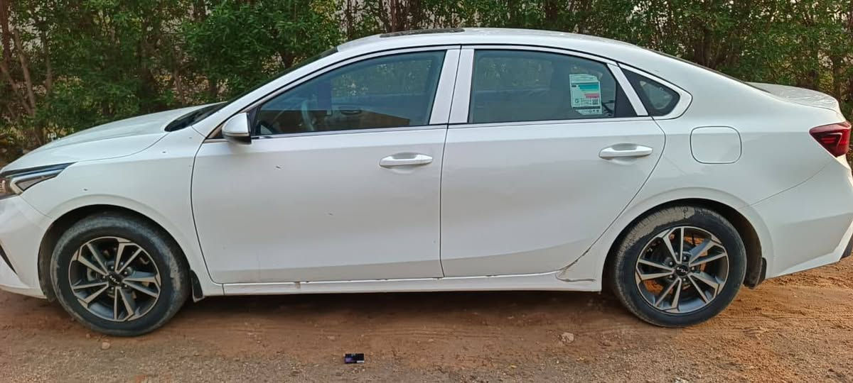 سياره سيراتو 2024محرك 2000
مواصفات  قطعتين تبريد فتحه تحكم ستيرن مانع انزلاق بلاجكتور
بيه هل ضربه مال بايسكل وسياره ماشيه 160الف شوفت عينكم سياره نضيفه تفحص وين ماتريد
سياره حره وبسمي مداور ثاني يوم
*********** واتساب
