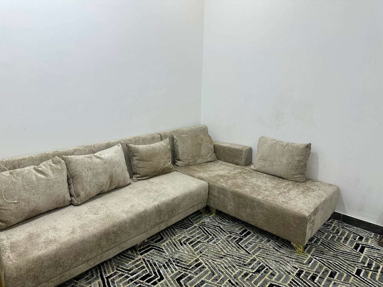 ديوان استقبال اربع قطع ٨ نفرات
وتخم صالة حرف L   نظافتهن ٩٠٪؜ 

مابيهن اضرار 

ابيعهن اثنينهن سويه

 سعرهن ٦٥٠ الف اثنيهن وبيهن مجال بسيط 

مكانهن كربلاء مقابل مستشفى الكفيل 

***********
