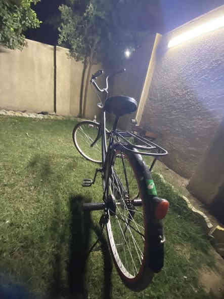 سلام عليكم بيسكل بطه بناتي نوع BD البيكسل نضافه 90% منزله من الحاويه سعره 90 وبي مجال المكان بغداد مشتل الرقم ***********
