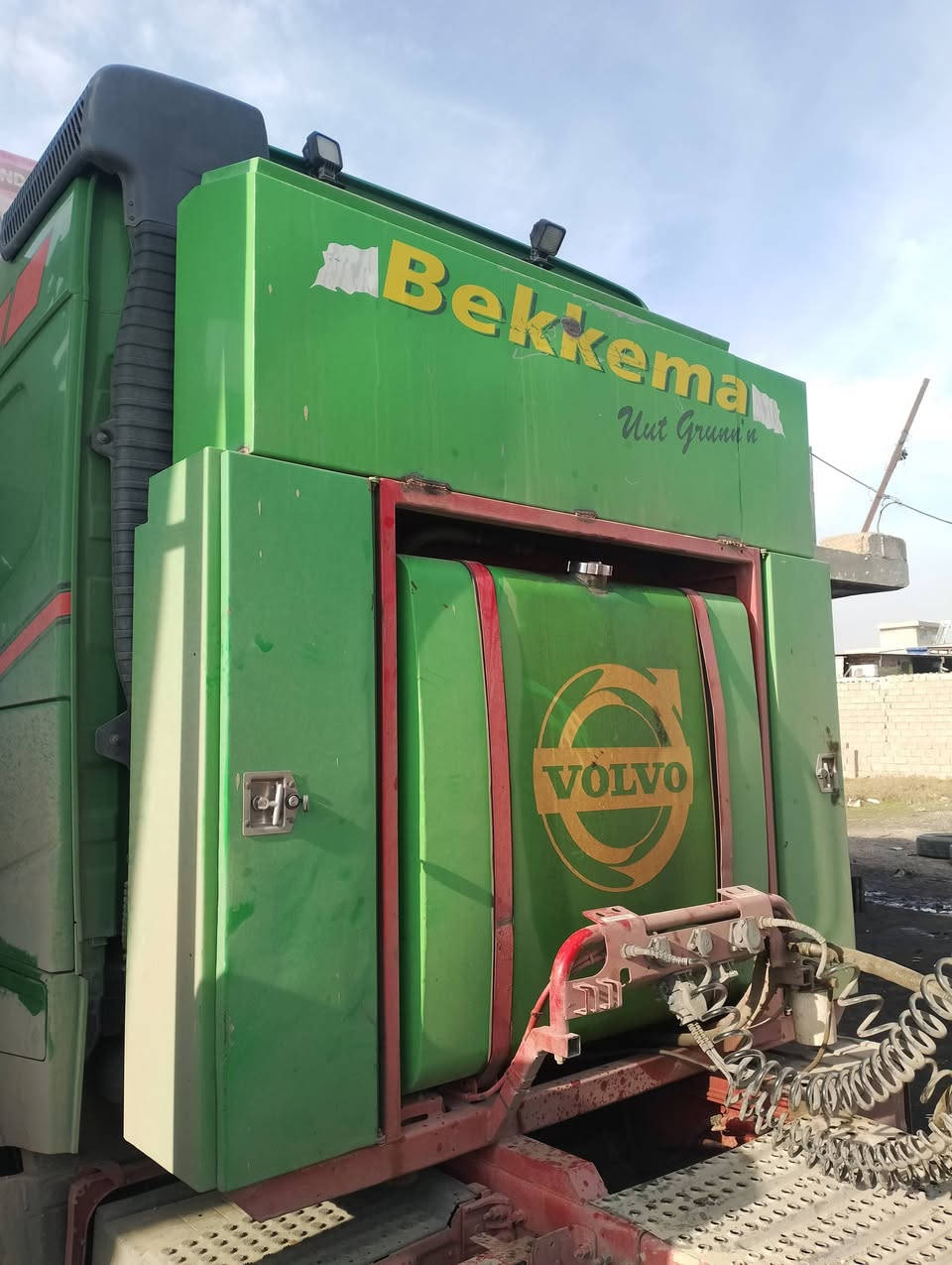 ,صناديك+تانكي كاز ٥٥٠لتر ويه قواعد كامل للبيع ***********
