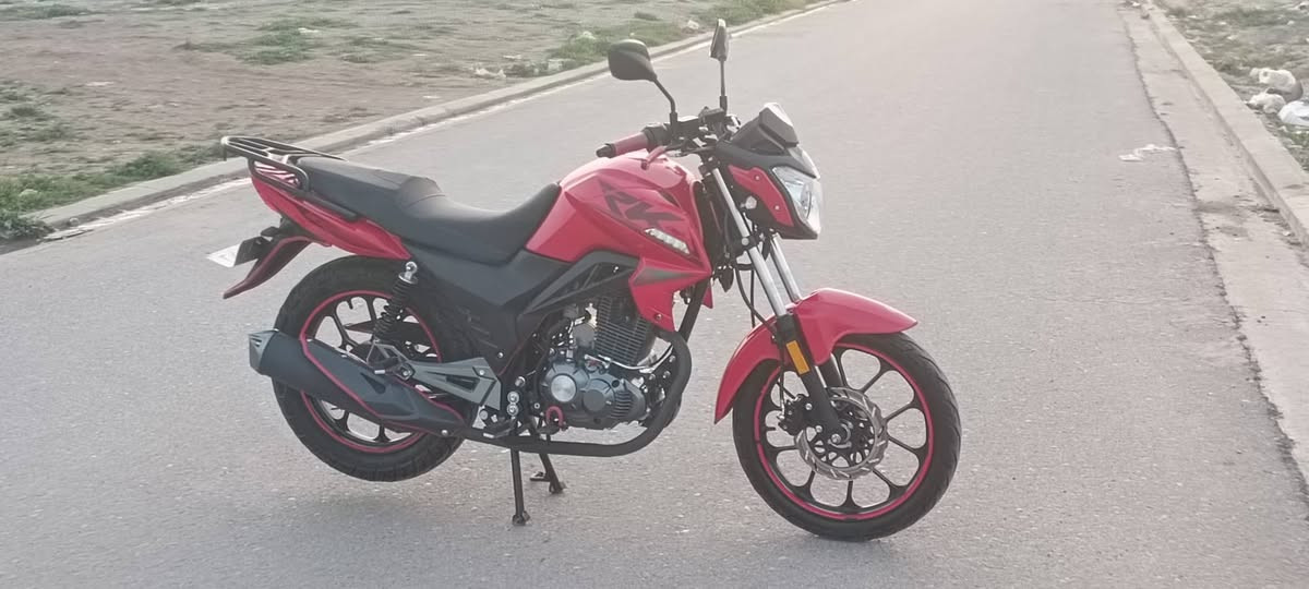 ماتور RK مکینه 200cc.ژماره کاتی هیچ شتیکی نه گوراوه.مودیل 2025 نرخی 12 ورقیه.زور زور خاوین و بی عیبه. ژماره کاتییه فعص و هزه ی بو کراوه.بس ماوه ..ژ.م *********** أربيل, العراق
