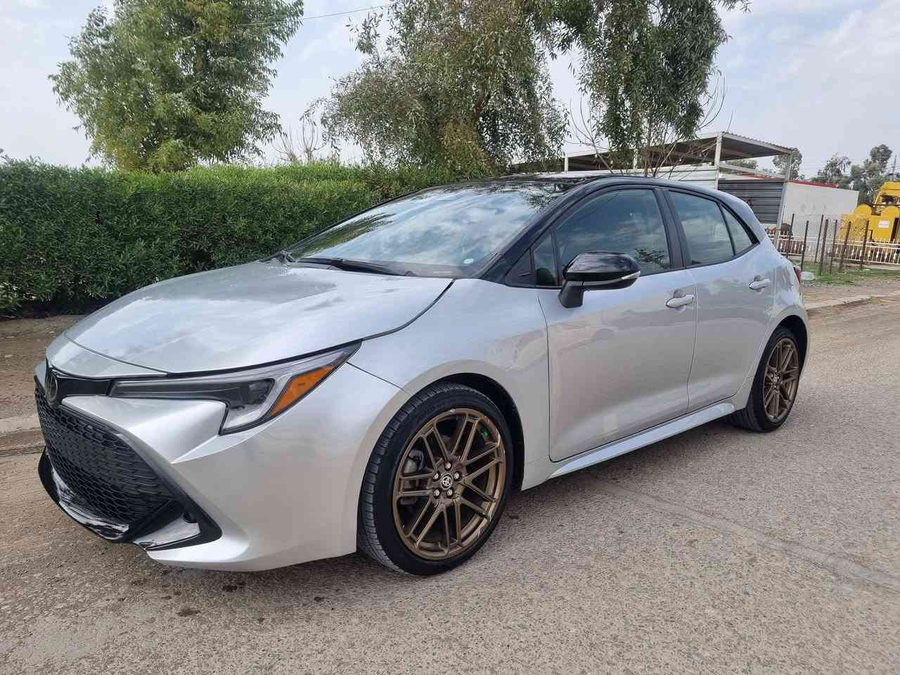 كورولا هاشباك موديل ٢٠٢٤ مواصفات se special ماشي ١٠ ميل سعر (١٣٥)
مواصفات سيارة بصمة، سقف الاسود بلادي، گير شفت، 
ويل كب TRD، بلوجكتر ، لايت ليد ،زينون ، أتو هولد بريك بصمة ، و بعد هواي مواصفات 
رقم شاصي موجود بالمنشور ضرر ربع بنيد سبغ و جملغ مبدل بلادي نفس لون بدون دواخل 
رقم كاتي ٣ شهر باقي للرقم 
*********** واتساب 
 مكان __أربيل حي فرمانبران
