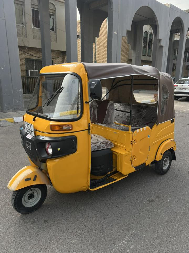 السلام عليكم
تكتك للبيع موديل 21 شهر 11 
مرقمه سنويه باسمي هزه جديده
بيها ضربه بالغد الايسر معمره 

العنوان / بغداد شارع حيفا 
***********
