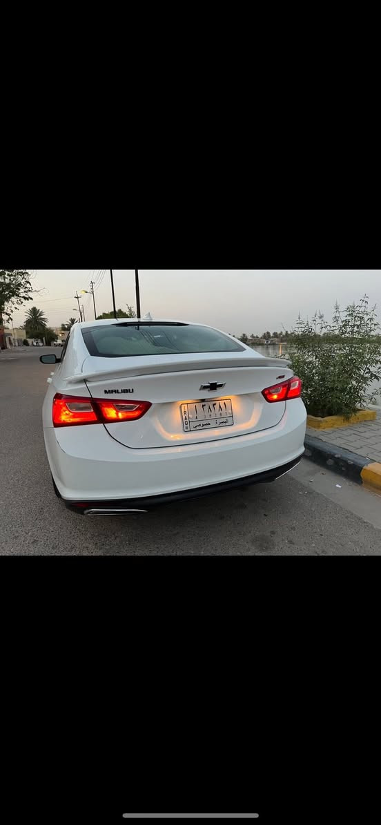 للبيع شفرليت ماليبو RS موديل 2020 
السيارة بدون ايرباك داخلة تقرير للدوسة ومخلين حد اصفر بالتقرير للدوسة وهنا اندحجت بستوتة انصبغ بيها الجاملق وربع البنيد بدون ايرباك وانا ناشر صور الحادث حتى ما يبين حادث 
السيارة بحالة الوكالة من كلشي مكينة جديدة قبل  اسبوع شادهة وموجود الوصل والباقي كلة جديد وبدون لا فيوز مبدل ولا قطعة تيب صغيرة وترايهة للشمال 
السيارة فئة RS الرياضي مو العادية وترايهة مال زيرو
ويل رياضي 
شاشة جبيرة 
تحكم ستيرن بكلشي 
وباقي المواصفات معروفة والله السيارة من انظف الماليبوات الي موجودة لا حماوة لا مشاكل ومال جناي ماشية 79 الف تقريبا وكلشي بيها جديد 
رقم بصرة معوقين 
السعر المطلوب 115 وكلشي اكو بالسوگ وحسب الحادث والنظافة النظيف وبدون حادث غالي 
للتواصل ***********
