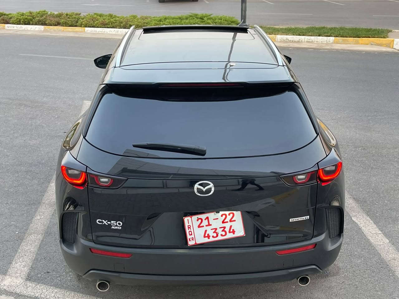 Mazda CX-50 2023
• نوع المحرك: SKYACTIV-G
     • السعة: 2.5 لتر 4 سلندر 
     • ناقل الحركة: أوتوماتيك 6 سرعات
     • نظام الدفع: AWD (دفع رباعي)
     • فتحة السقف (بانوراما)
     • مانع انغلاق الفرامل ABS
 • توزيع قوة الفرامل EBD
‏ • DSC (نظام الثبات الإلكتروني)
‏ • TCS (نظام مانع الانزلاق)
           •     6 وسائد هوائية
           •    مراقبة النقطة العمياء
 • تنبيه مغادرة المسار
           •     كاميرا 
           • نظام تحذير من الاصطدام الأمامي
‏ • Apple CarPlay & Android Auto
           •  تشغيل عن بعد 
           •  مكيف هواء أوتوماتيكي
           • تحديد سرعة (Cruise Control)
بدون صبغ فقط جملغ السياق مبدل بلادي بدون دواخل
ايرباك سيستم 
السعر 20000$
***********
