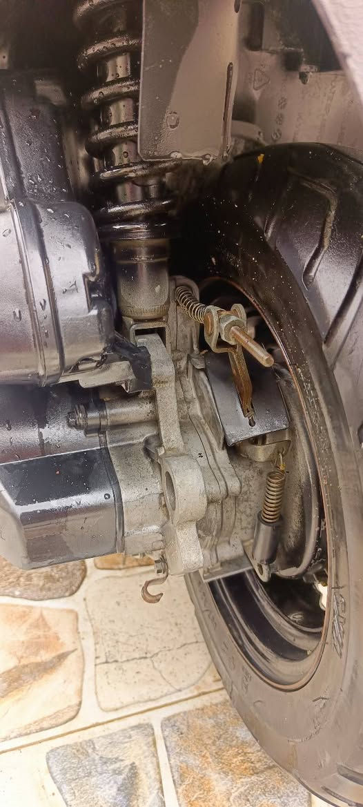 سلام عليكم دراجه كامكو في تو موديل 2013  دراجه رمبه كهربائيات كله شغاله محرك 125دراجه مامتعوبه  خير من الله سعر 600 رقم ***********
