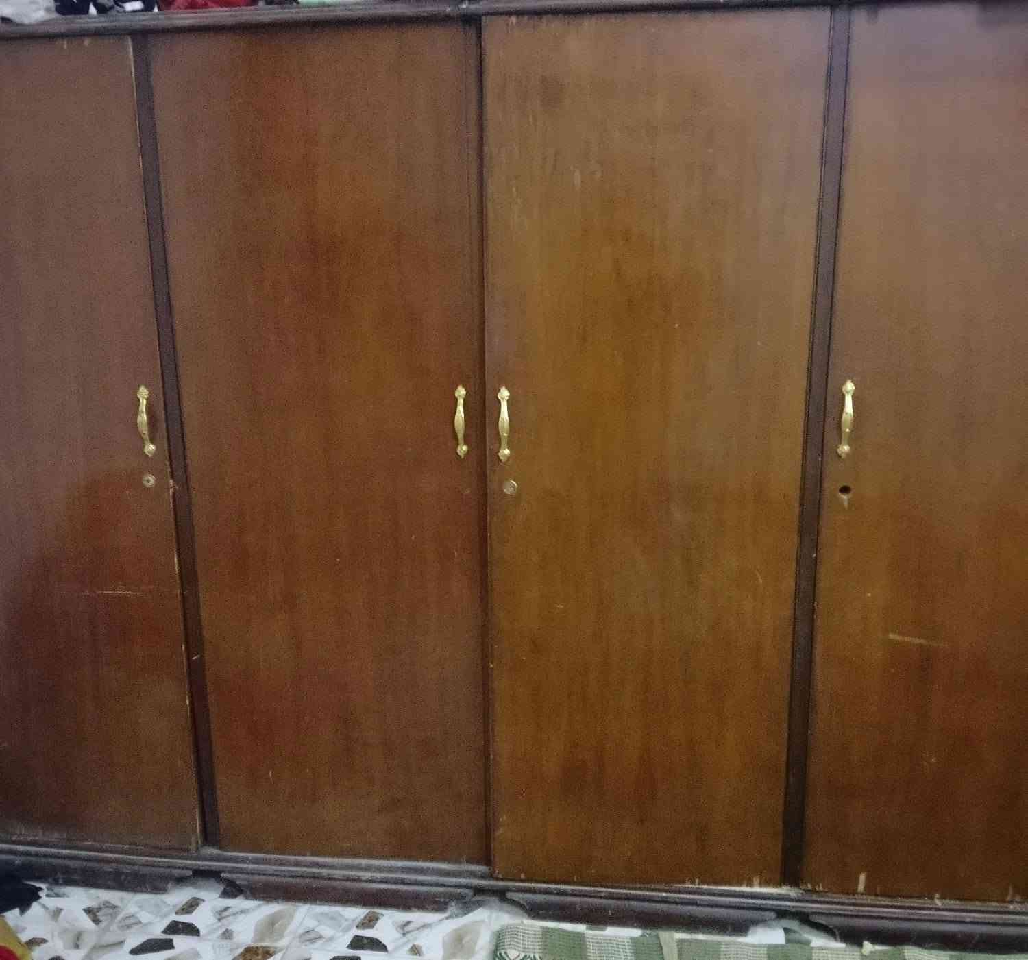 السلام عَليكم، كنتور للبيع ابو اربعة باب السعر 150 وبَي مجال رقم الواتساب هذا ***********.

