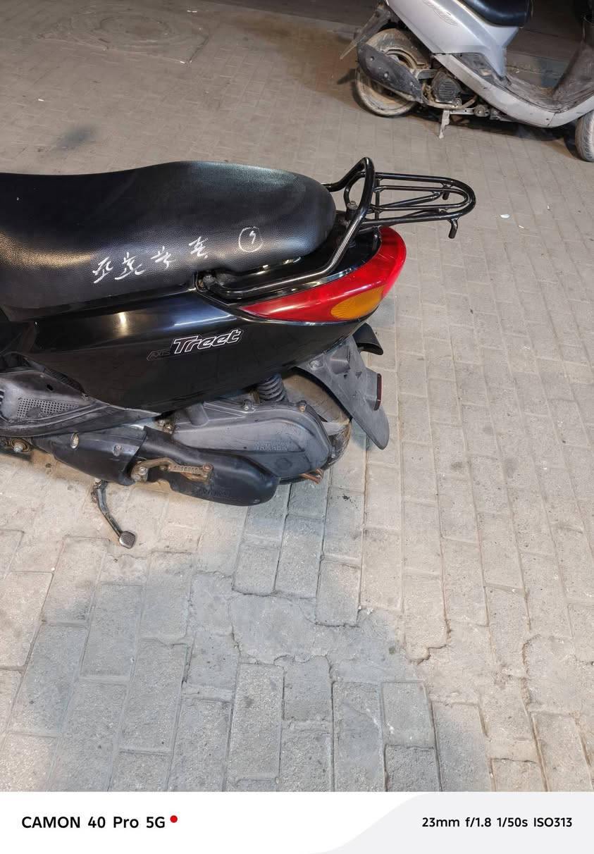 السلام عليكم اخوان دراجة اكزز ياباني
جديدة مثل ما واضح بل صورة نوزل خطين أي نقص مابيها كلها بلادية جيب فيتر وتعال افحص السعر مليون وبيها مجال قليل حك الجيه مكاني بغداد شهداء العبيدي الثالثة ***********=
