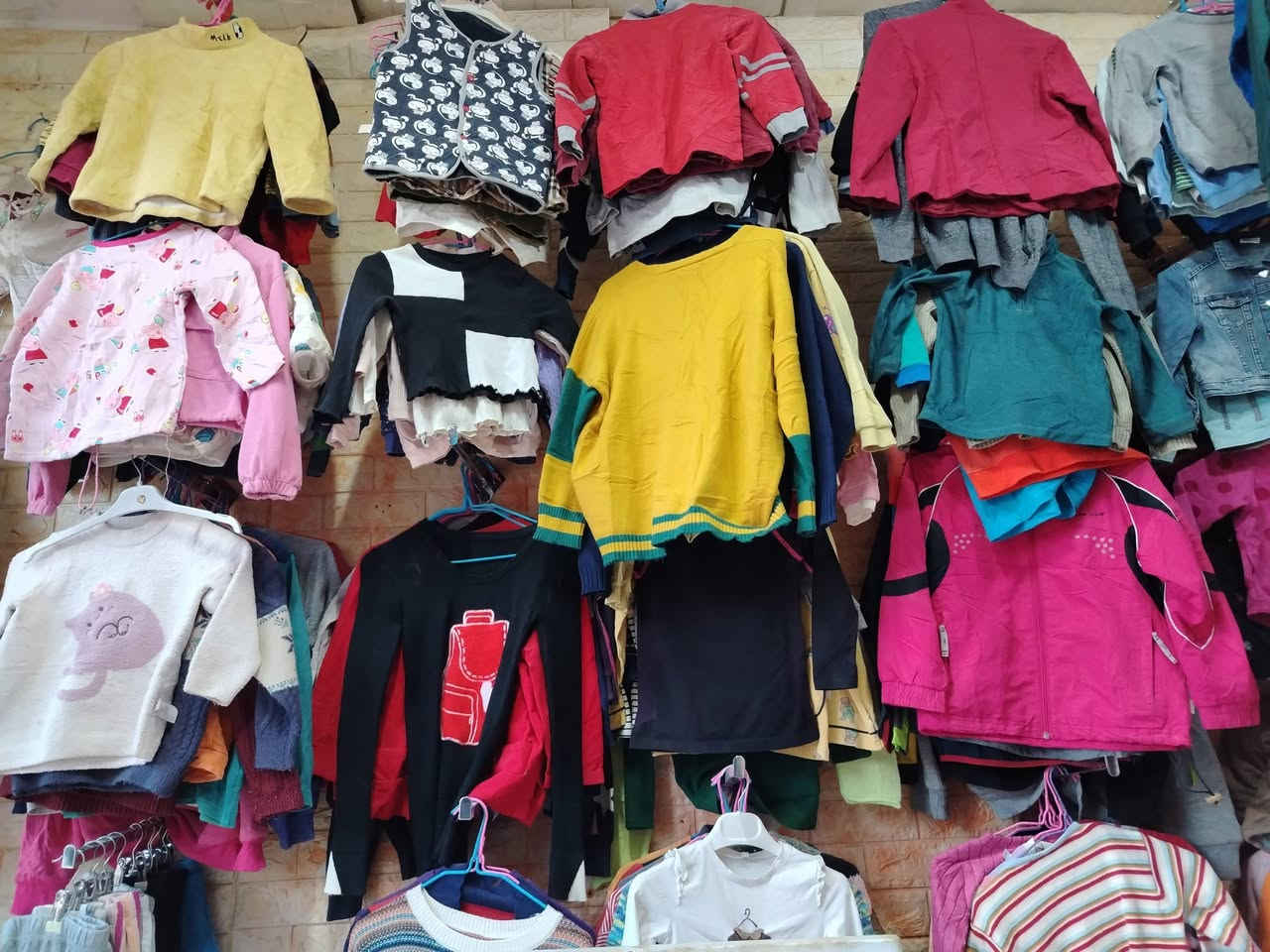 ياالله اللهم صل على محمد وال محمد تنزيلات نهاية الموسم
القطعه ب١٠٠٠بالف دينار
ملابس اطفال منوعة بهاري وشتائي
قضاء النصر حي الصدرين قرب مجمع الكوثر مقابل افران رضا النصر بجوار كوزمتك لاري  للاستفسار ***********
